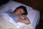 Эксперт оценил опасность сна рядом со смартфоном - Хайтек - 